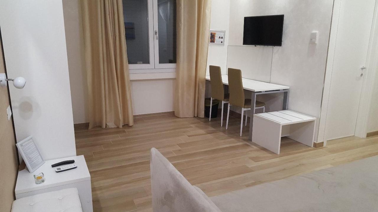 Martina'S House Hotel ปอร์โตเชซาเรโอ ภายนอก รูปภาพ